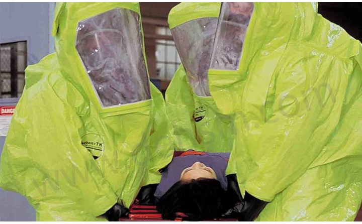 發(fā)生液氨泄露后消防員穿戴杜邦TK554A級防護服救援